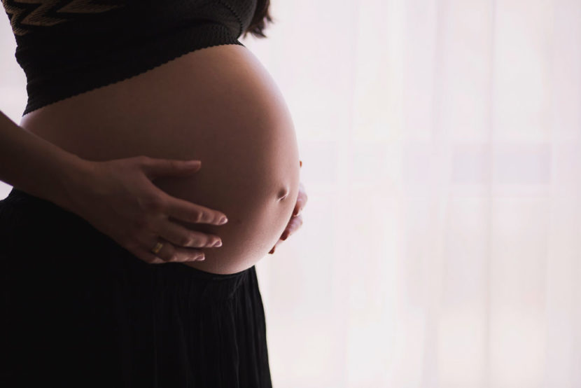 Brzuch kobiety w ciąży - profilaktyka kobiet w ciąży